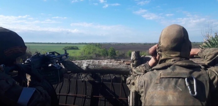 Песков: СВО должна продолжаться, чтобы не допускать проникновения украинских боевиков на территорию РФ