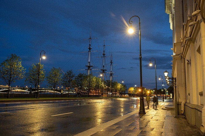 Новая художественная подсветка украсила набережную-ровесницу Петербурга к 320-летию города
