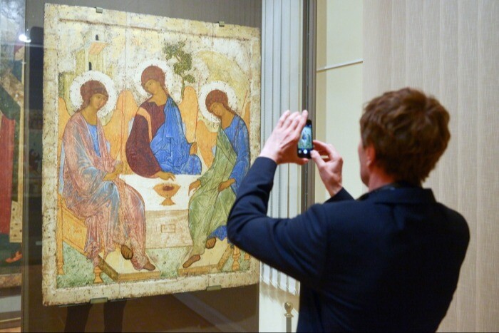 "Троицу" Рублева на две недели выставят в Храме Христа Спасителя, после отправят на реставрацию