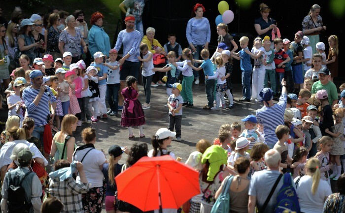 Игровые зоны и творческие мастерские будут развернуты в парках и на площадях Москвы к Международному дню защиты детей - Собянин