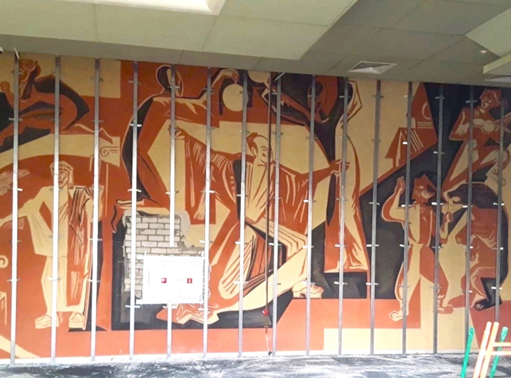 Уникальную фреску обнаружили строители во время ремонта театра Толстого в Липецке