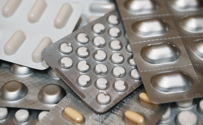 Упрощенный порядок оформления лекарств, аналоги которых не производятся в РФ, продлевается на год - премьер