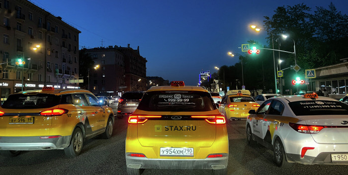 Водители такси в Москве будут проходить аттестацию на знание расположения объектов культурного наследия, медицины, спорта и транспорта
