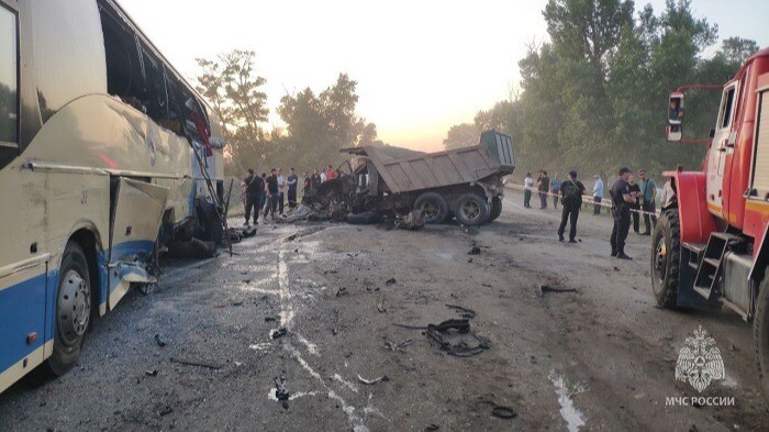 Восемь человек погибли в ДТП с участием автобуса в Дагестане - МВД республики