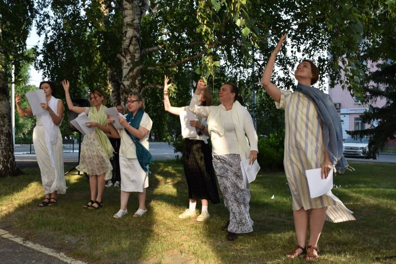 Семинар литераторов, стихи, спектакль - Алтай присоединился к празднованию 100-летия Гамзатова