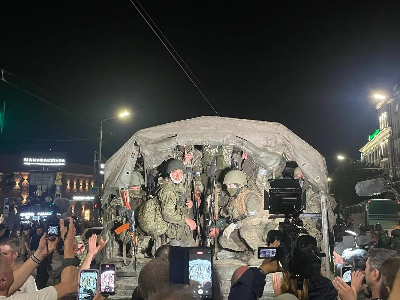 Бойцы ЧВК "Вагнер", принявшие участие в "походе" на Москву, не будут преследоваться по закону, кто-то сможет подписать контракт с Минобороны