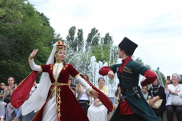Праздник патриотической песни "Журавли над Россией" прошел в Дагестане