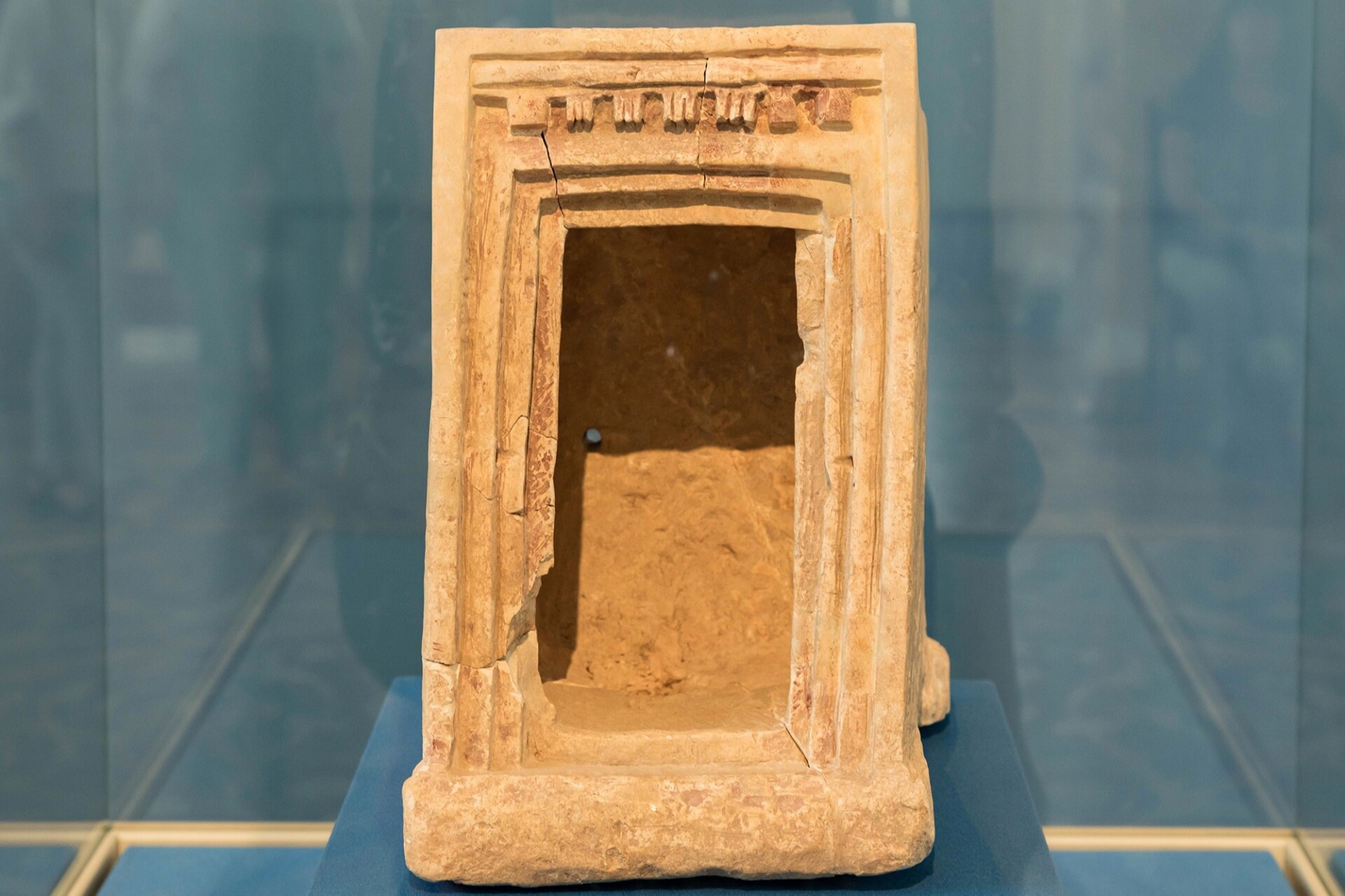 Эрмитаж представил модель святилища, найденную на раскопках в Иерусалиме