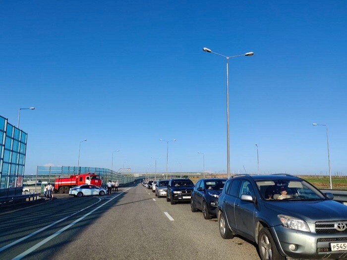 Пробка на Крымский мост со стороны Кубани уменьшилась до 4 км - Минтранс