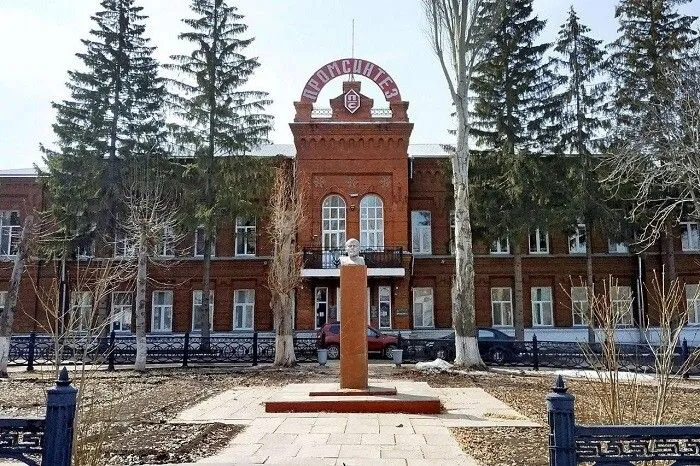 Шесть человек погибли, двое пострадали при ремонтных работах на участке азотопровода на самарском заводе "Промсинтез" - Ростехнадзор