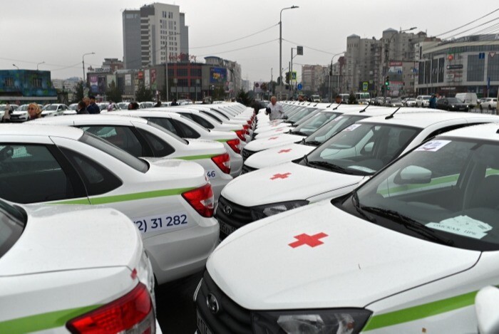 Медучреждения Приморья получили 58 новых санитарных автомобилей