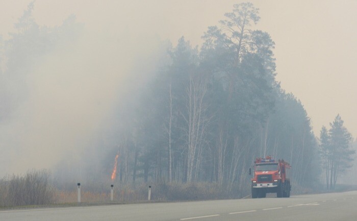 Количество лесных пожаров в Свердловской области сократилось за сутки до 27, в Екатеринбурге ощущался запах гари