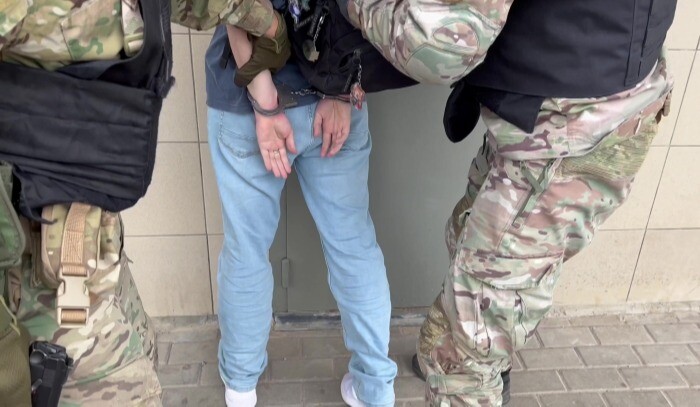 Подозреваемые в передаче ВСУ информации о российских военных объектах арестованы в Курской области