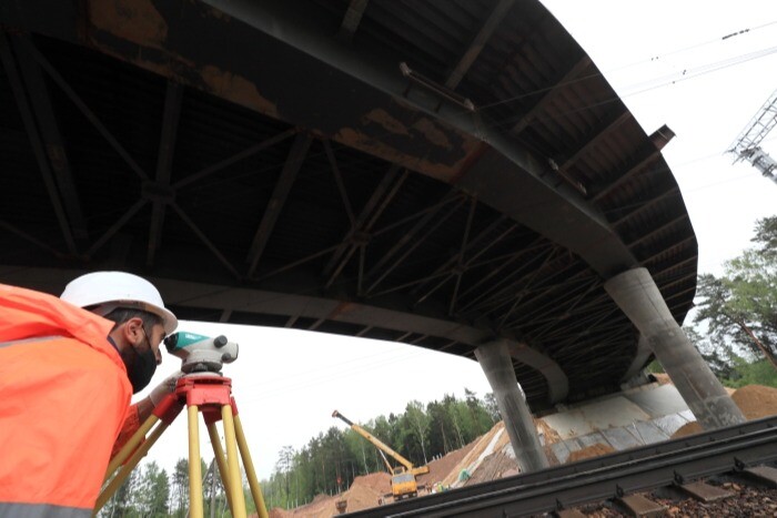 Строительство моста через реку Яя в Томской области идет с опережением графика - власти