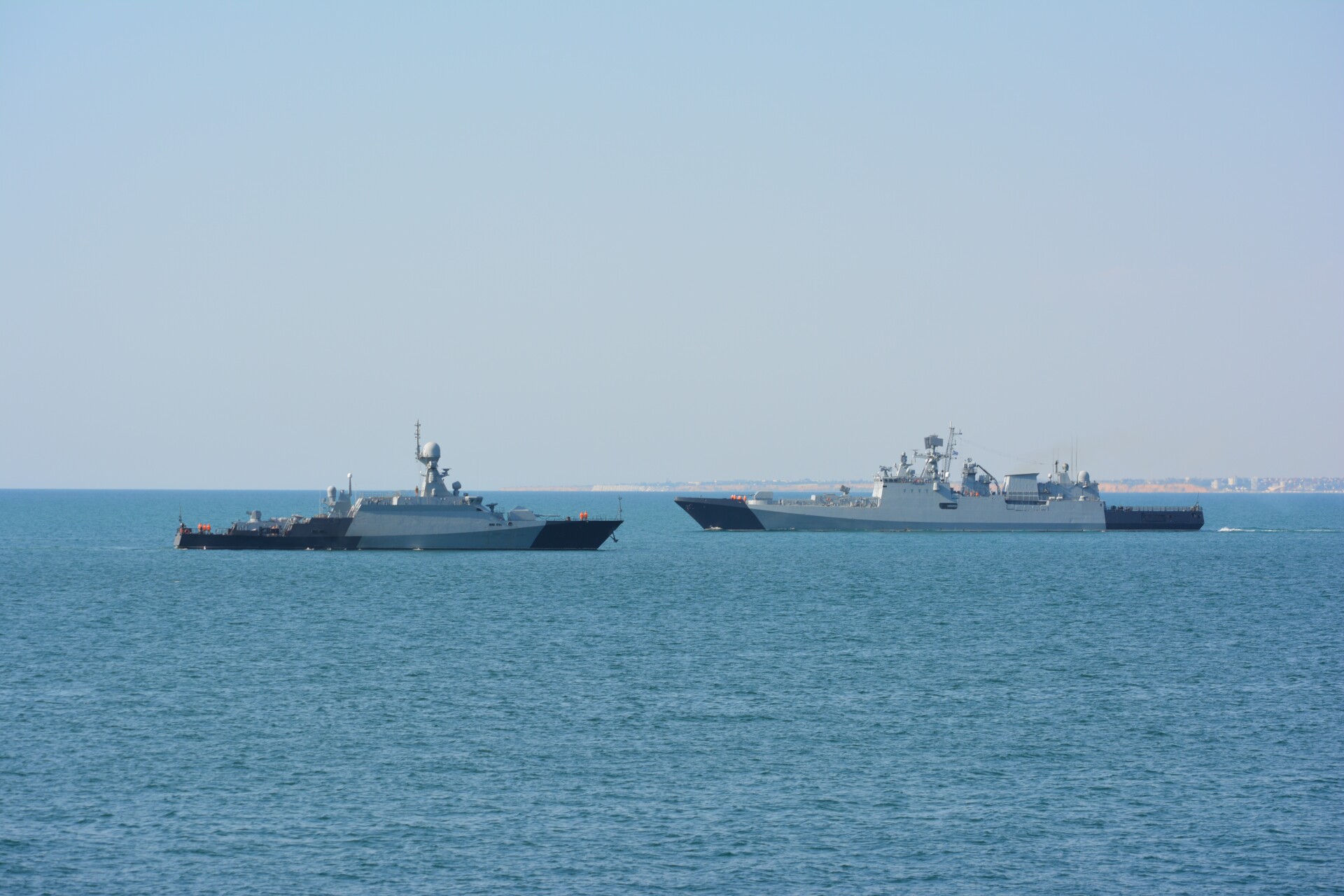 Песков: объявление ряда районов Черного моря небезопасными для судоходства не связано со взрывом на Крымском мосту
