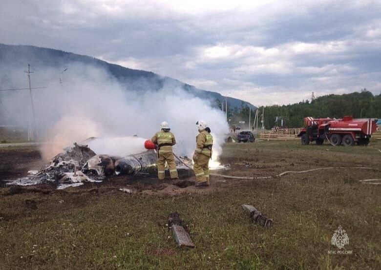 При падении вертолета в Республике Алтай погибли четыре человека, 10 пострадали