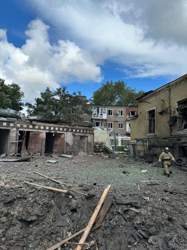 Ракета взорвалась в Таганроге рядом с кафе, есть пострадавшие - губернатор