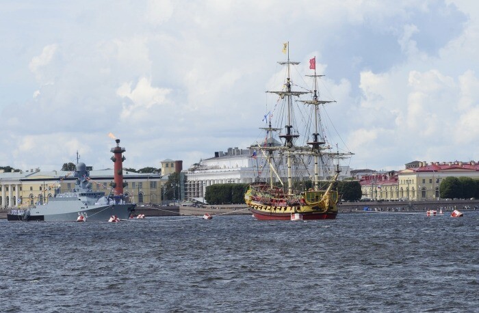 Акватории Петербурга подготовили к главному параду ВМФ