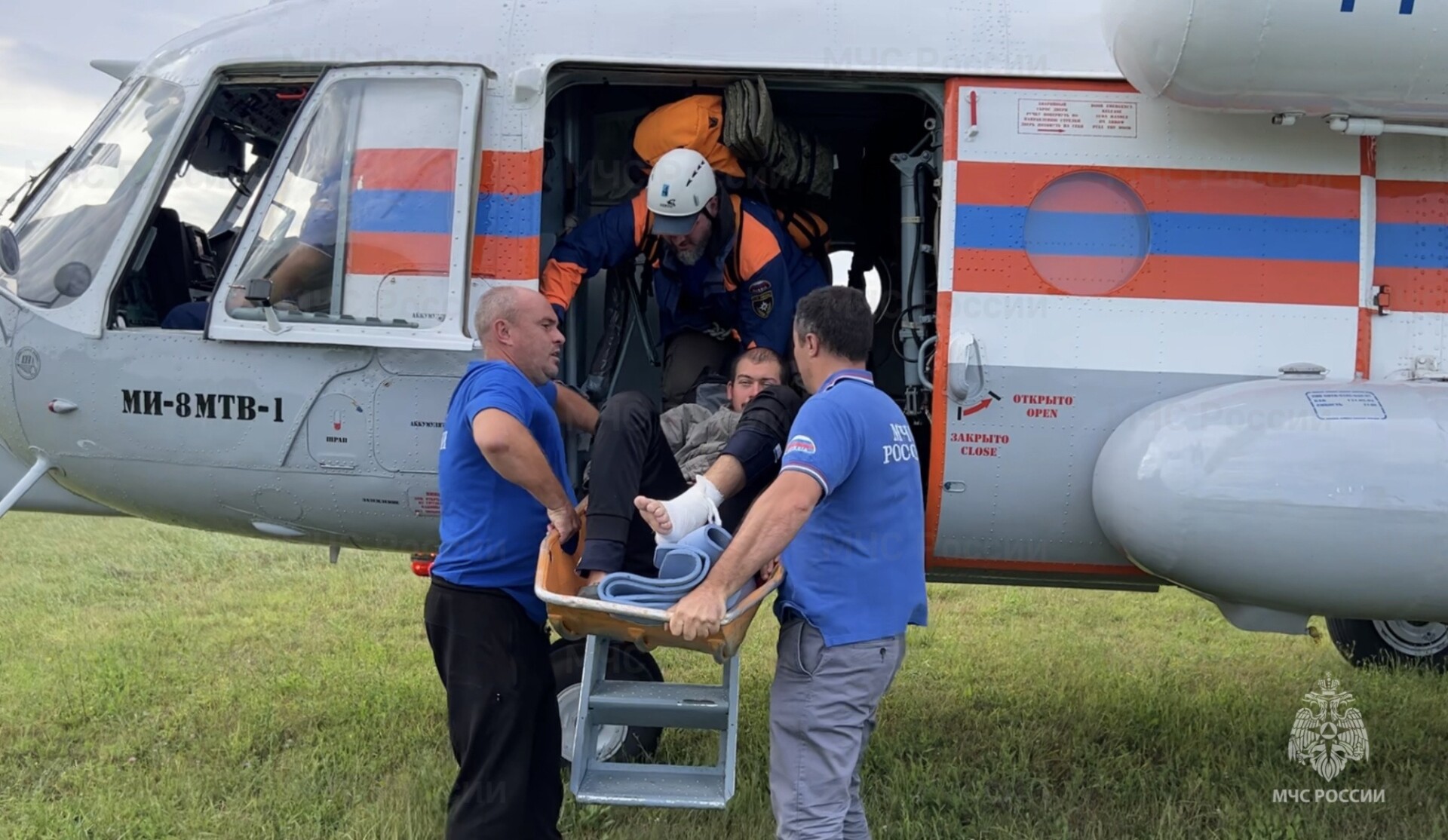 Вертолет эвакуировал с горы Казбек травмированного иностранного туриста