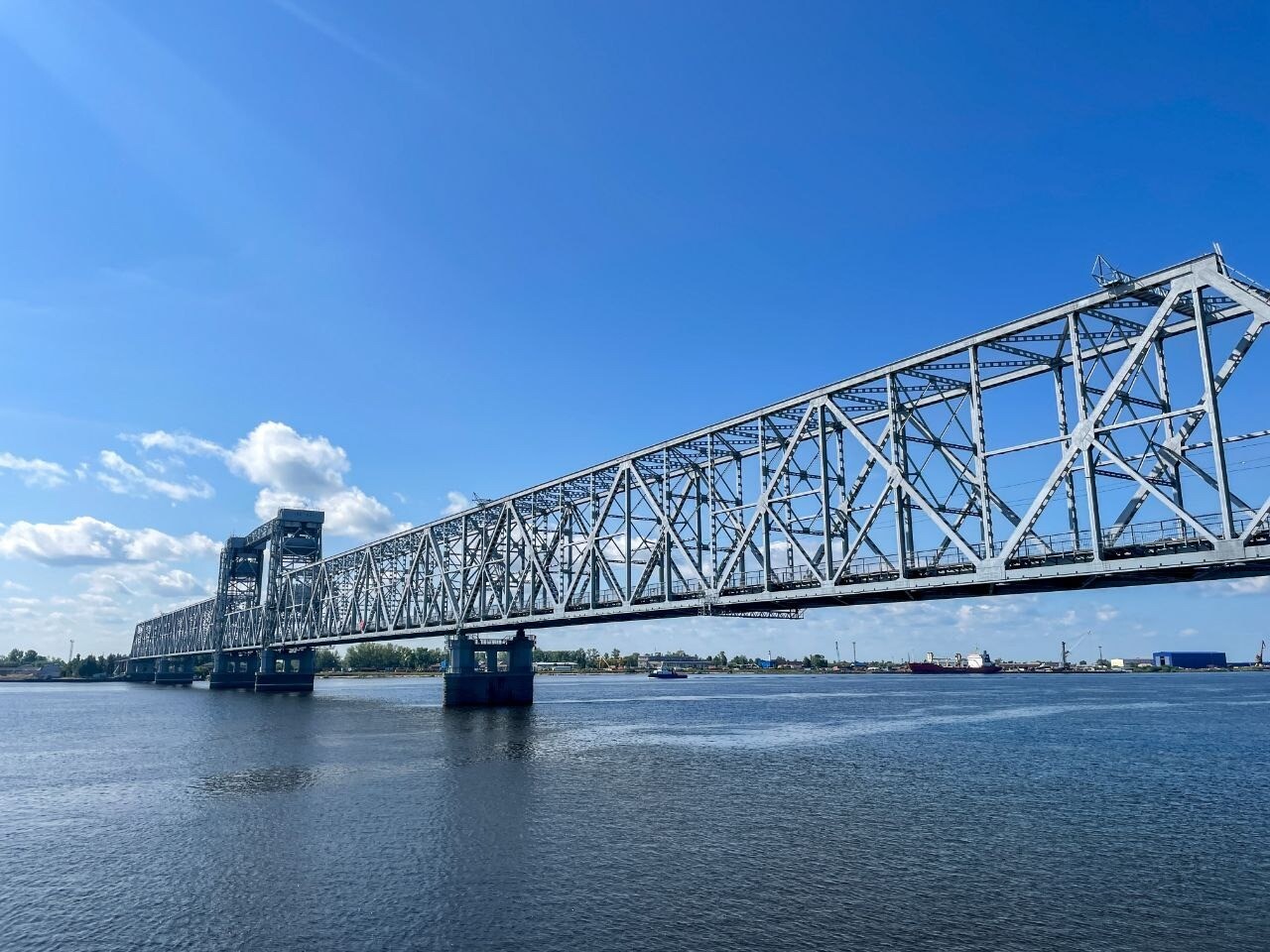 Закончилась реконструкция моста через Северную Двину в Архангельске - губернатор