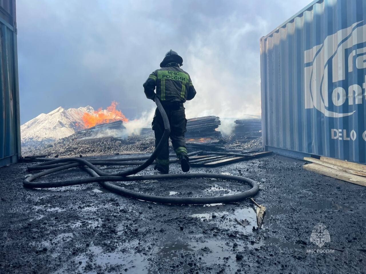 Пожар в грузовом терминале Новороссийска локализован
