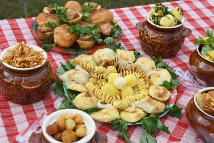 Жареным картофелем, приготовленном на гигантских сковородках, угостят гостей праздника в Тюменской области
