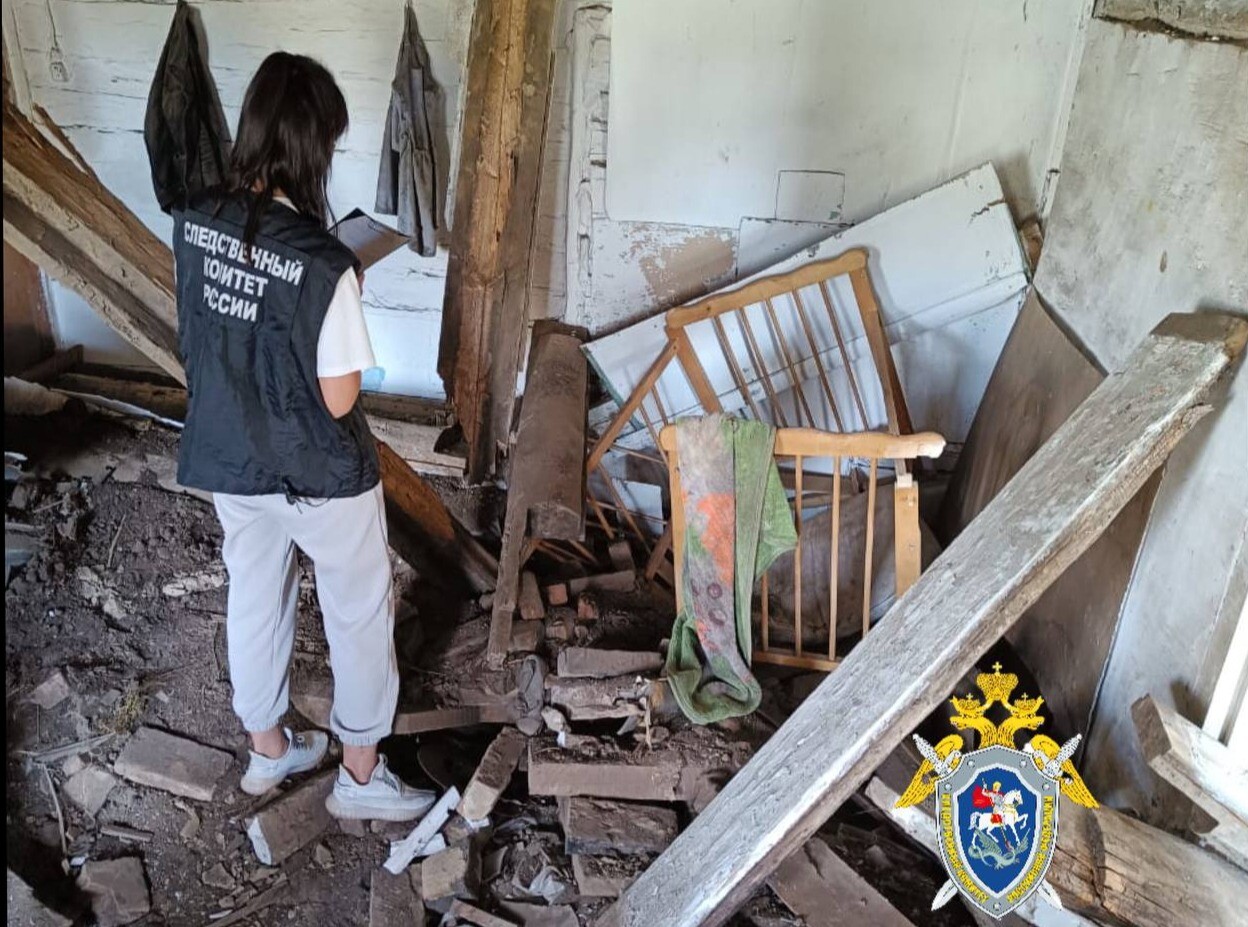 Потолок обрушился на кроватку с мальчиком в Забайкалье, ребенок погиб