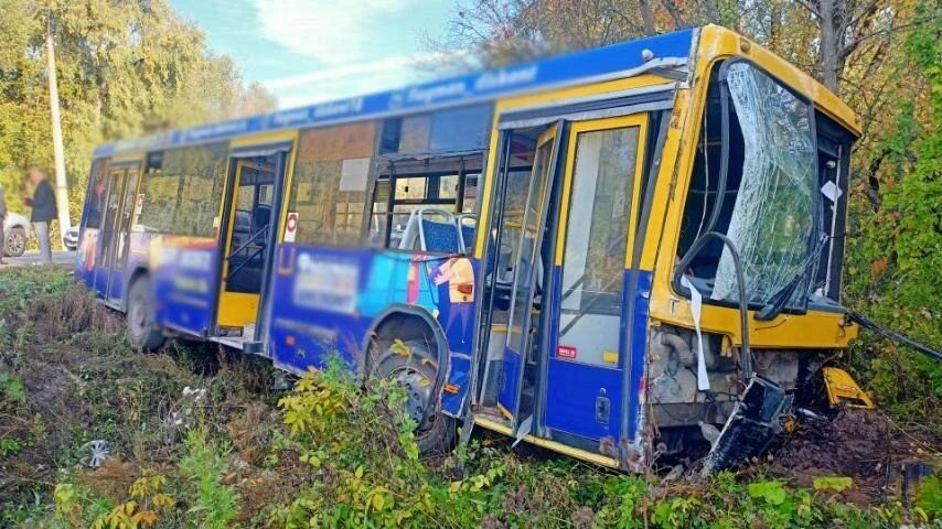 Пять человек пострадали в ДТП с автобусом в Удмуртии