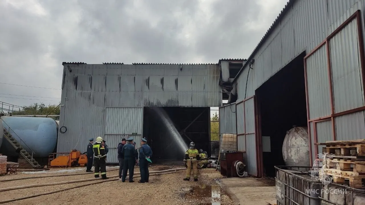 Один человек погиб при пожаре в промзоне саратовского Энгельса - МЧС