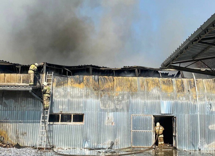 Пожар в ангарах со специями потушили на Кубани