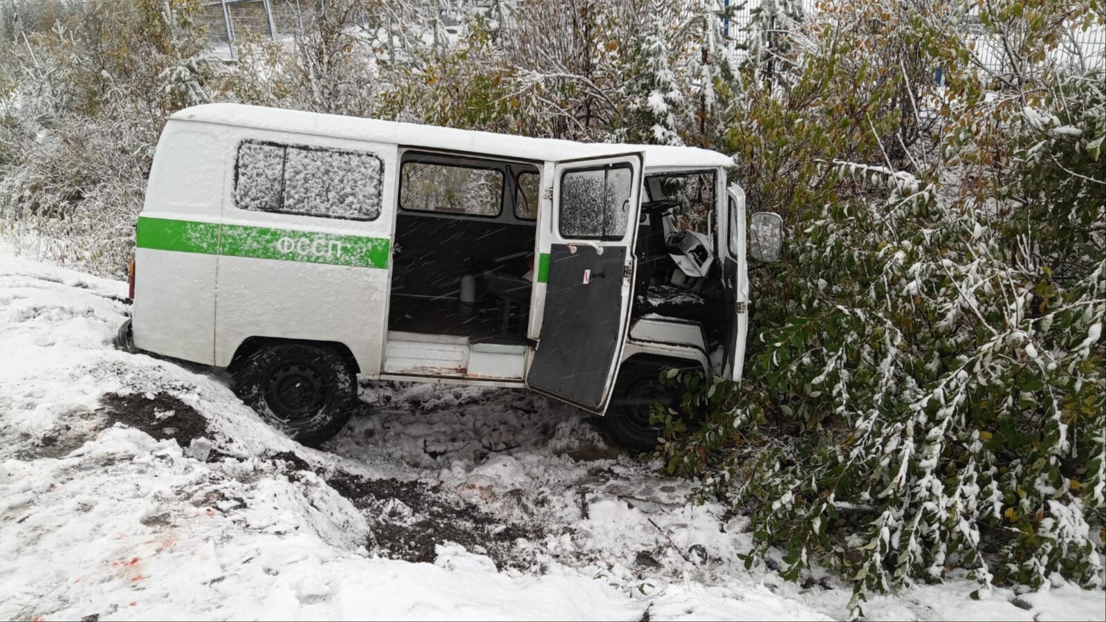 Шесть судебных приставов пострадали в ДТП на трассе в Мурманской области
