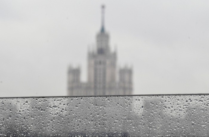 Хмурая и холодная погода с порывистым ветром прогнозируется в Москве в выходные