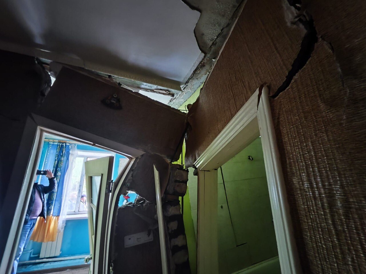 Коммунальная авария привела к нарушению целостности стен дома в Благовещенске
