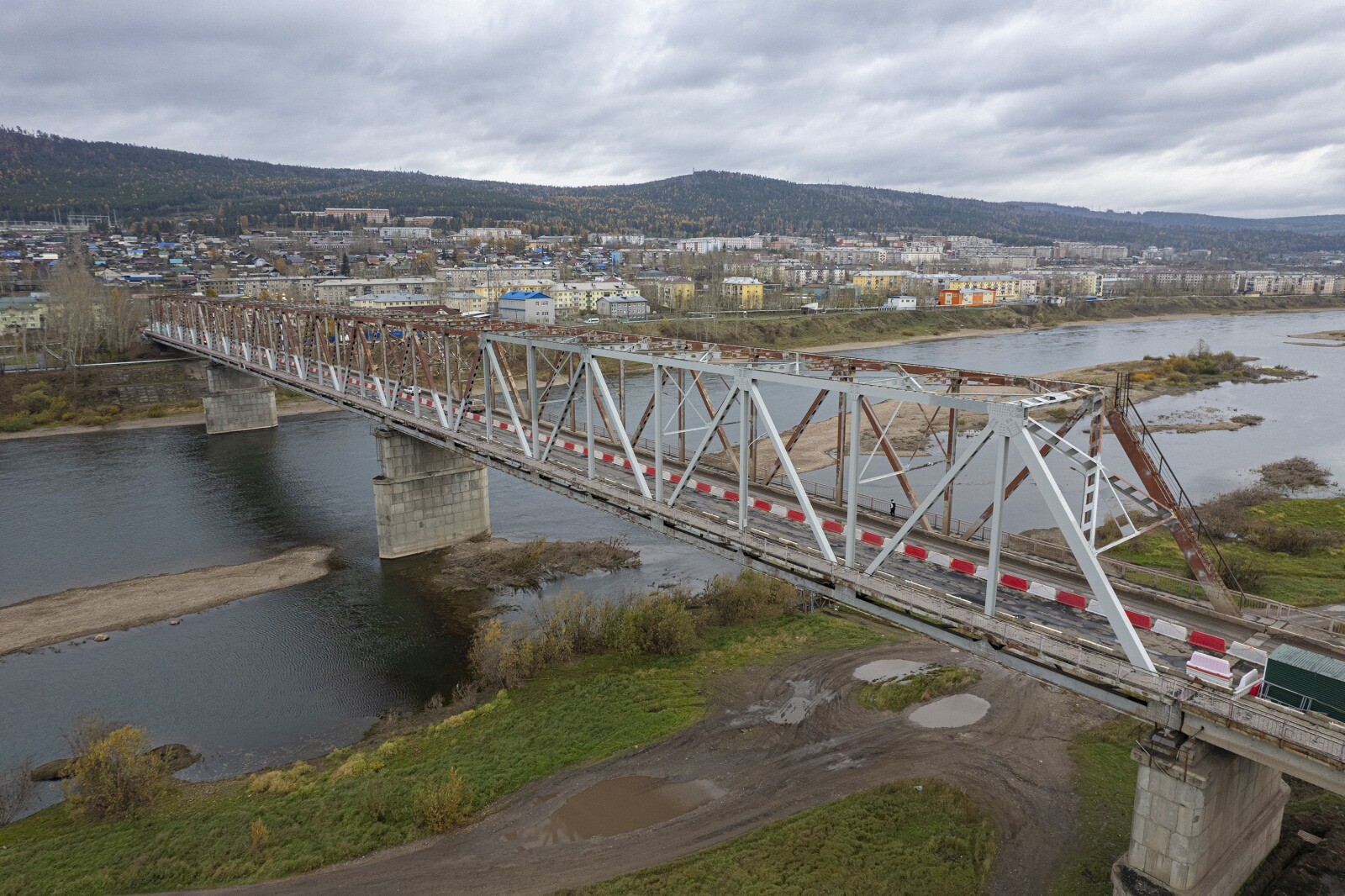 Мост через реку Лену начали капитально ремонтировать в иркутском Усть-Куте