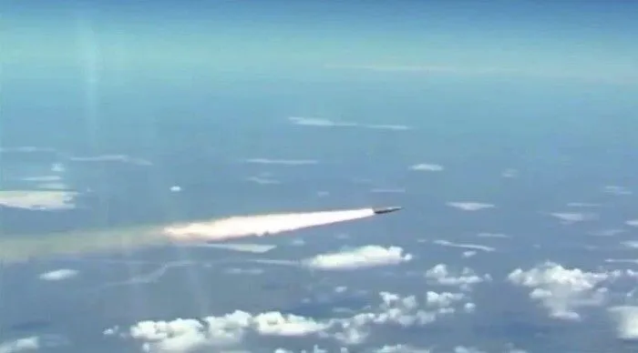 Песков: РФ обладает собственным гиперзвуковым оружием