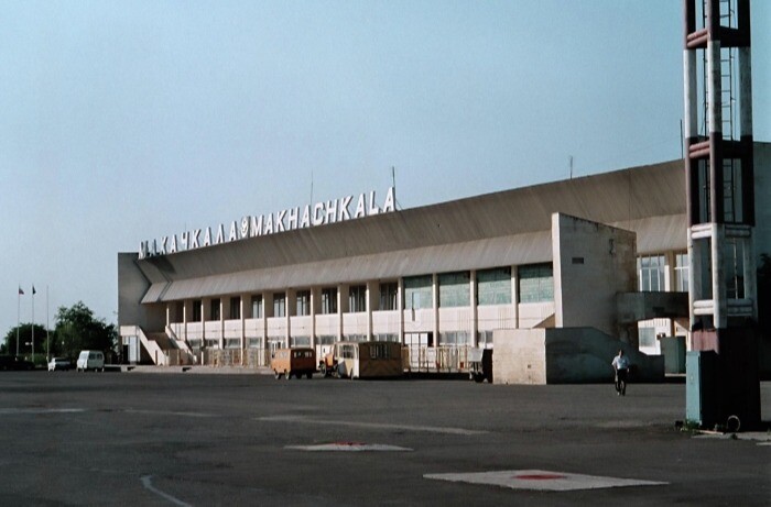 Аэропорт Махачкалы временно закрыт из-за проникновения неизвестных лиц