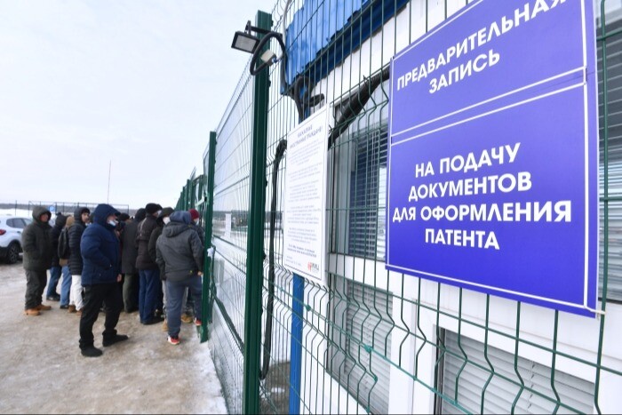 Патент на работу для иностранцев в Магаданской области подорожает на 644 рубля