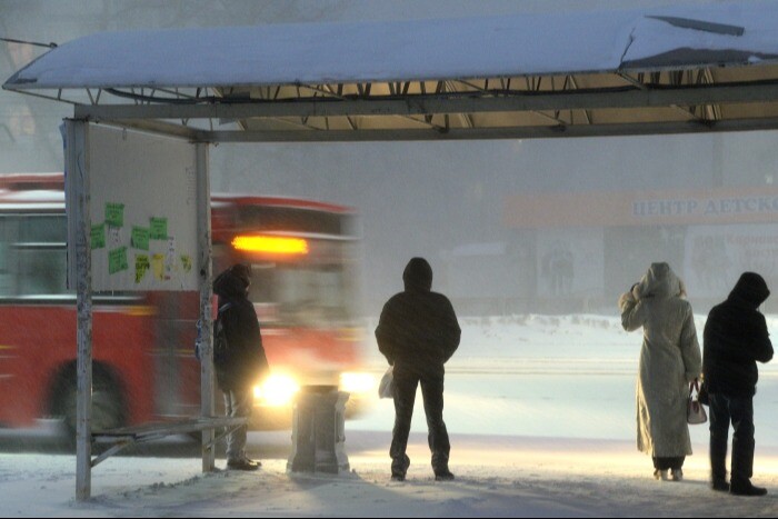 Движение пассажирского транспорта ограничили в Хакасии из-за снега