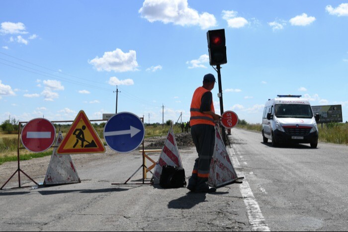 Программу ремонта дорог досрочно начали в ЛНР и Херсонской области
