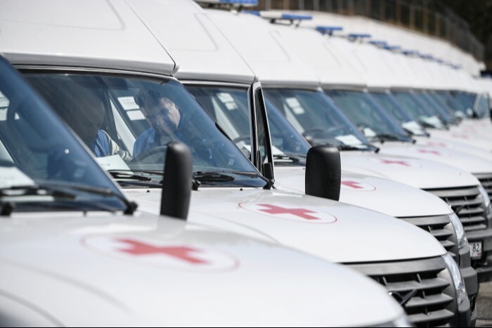 Медучреждения Ярославской области получили 12 новых автомобилей "скорой"