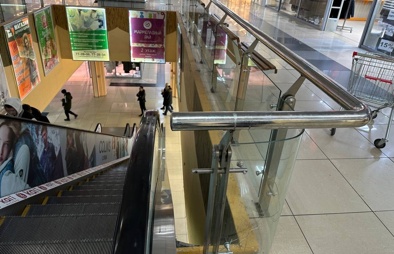 Ребенок пострадал при падении с эскалатора в торговом центре в Благовещенске