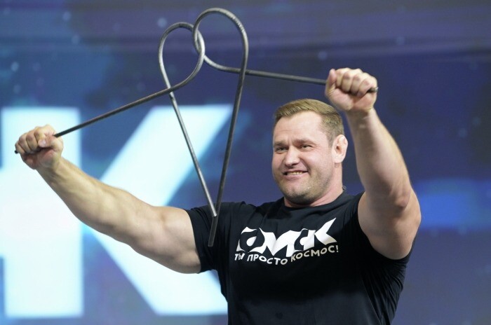 Омский силач установил новый мировой рекорд на выставке "Россия" в Москве