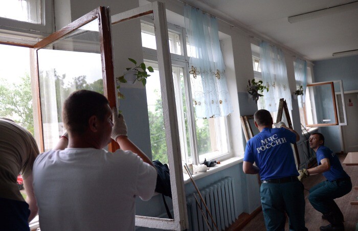 Школы и детсад получили критические повреждения из-за урагана в Новокузнецке