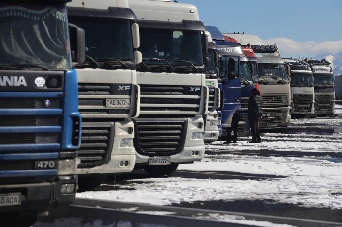 Более 1,6 тыс. грузовиков ждут выезда из РФ в Грузию