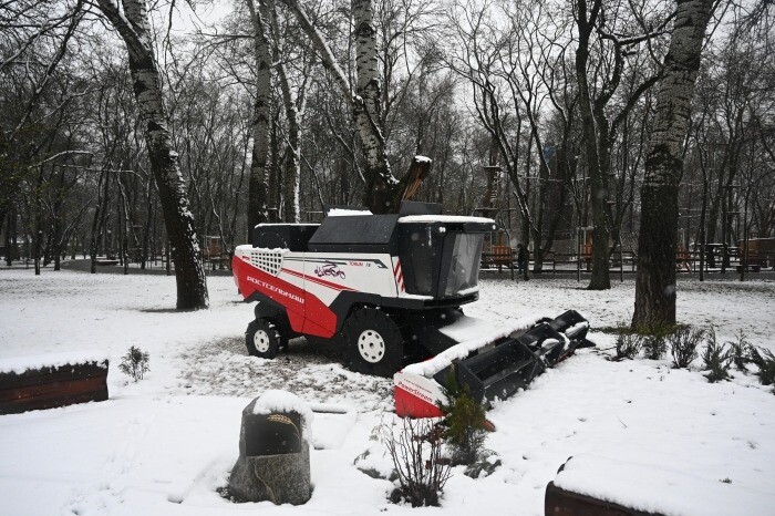 Последствия снегопада устраняют в регионах Центральной России