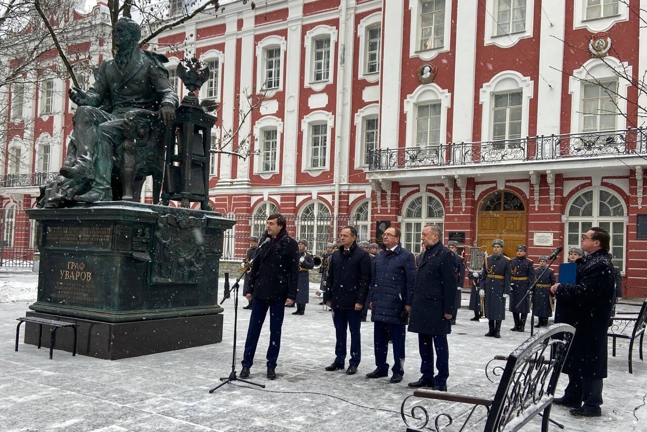 Памятник министру просвещения Российской Империи Уварову открыт в Петербурге