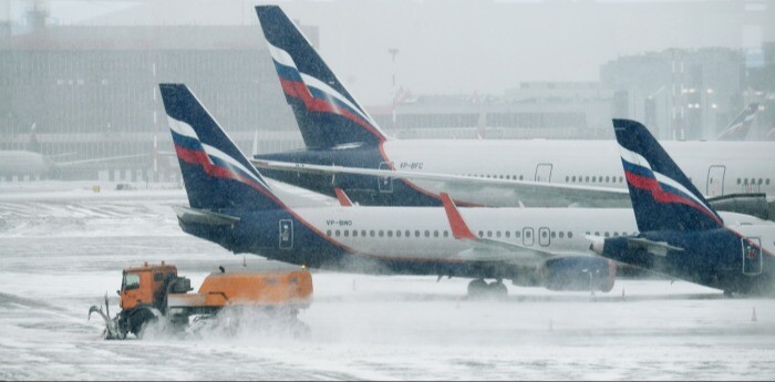 Почти 40 рейсов задержаны и отменены в столичных аэропортах на фоне снегопада