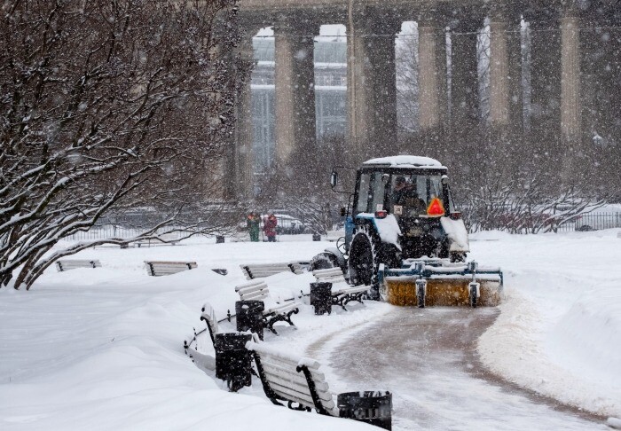 До 10 см снега принесет метель в Петербург