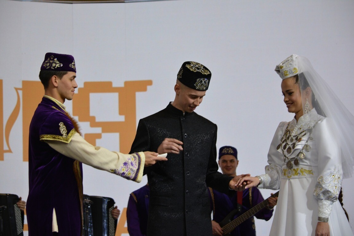 Татарскую свадьбу сыграли в день Татарстана на ВДНХ