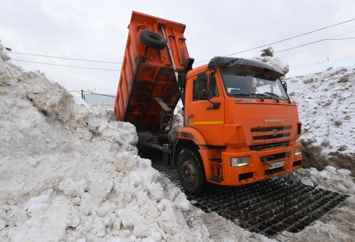 Объем снега на снегоплавилках Петербурга превысил полмиллиона кубометров